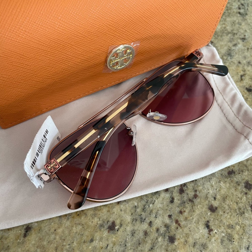 New Tory Burch sunglasses 💝 - Picture 7 of 7